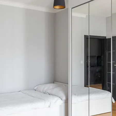 아파트 Glow Apartments, Zaspa, Dywizjonu 303 *