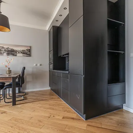 아파트 Glow Apartments, Zaspa, Dywizjonu 303