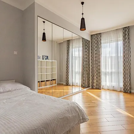 Glow Apartments, Zaspa, Dywizjonu 303 *