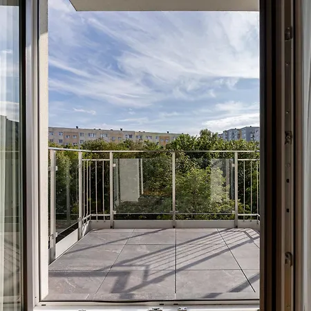 Apartment Glow Apartments, Zaspa, Dywizjonu 303 *